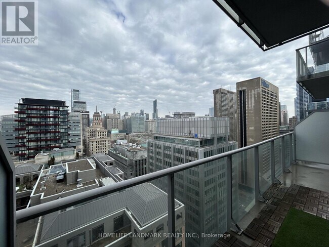 Building Photo - 126 Simcoe St