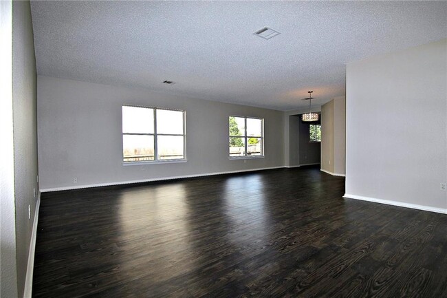 Building Photo - 2110 Jasper Ln