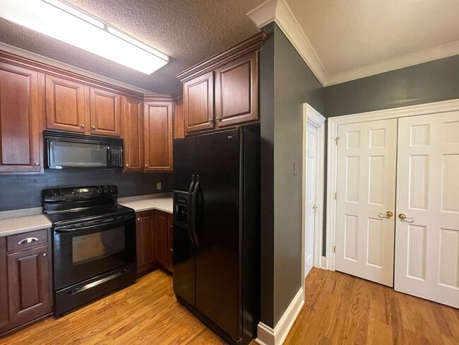 Building Photo - 175 Corbin Ave