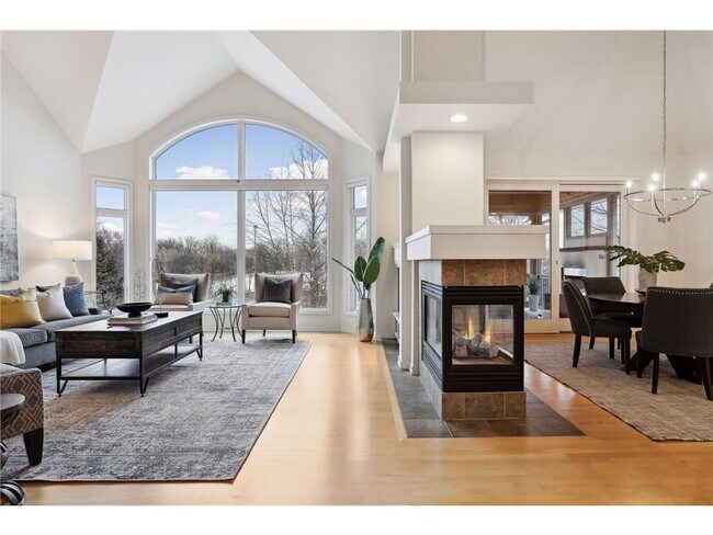 Building Photo - 1440 Skyline Dr