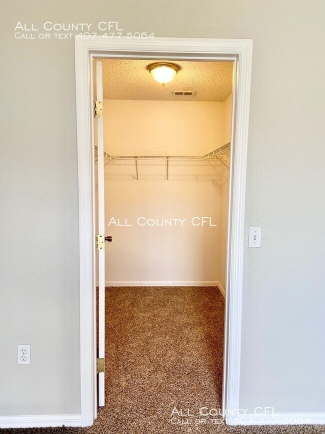 Building Photo - Cozy and Quaint Kissimmee Duplex Home!