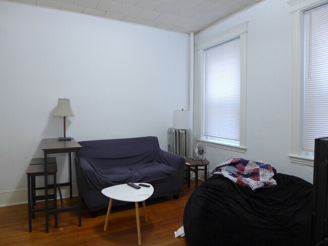 Foto del edificio - 62 Louis Prang St