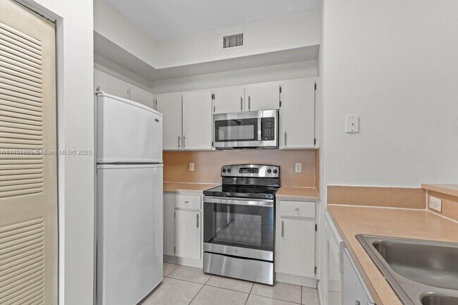 Foto del edificio - 7330 NW 114th Ave