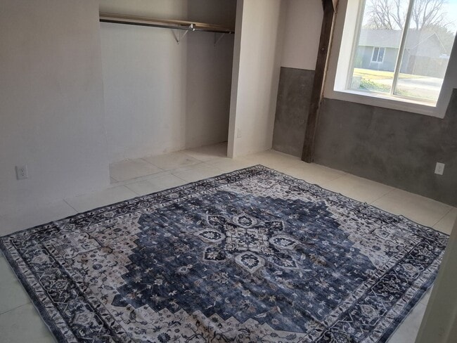 Building Photo - Large duplex with 3 car garage and made for blue collar folks.