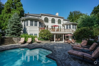 Building Photo - 11 Eastwood Ct