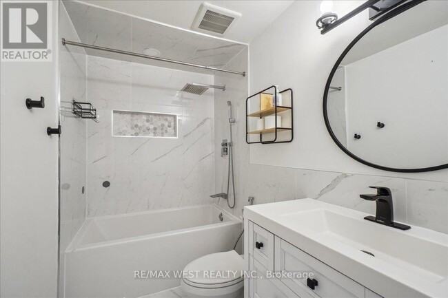 Building Photo - 211-211 Kingham Rd