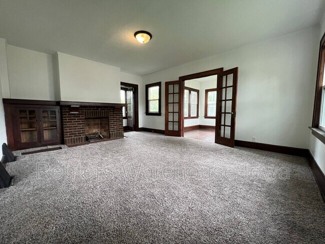 Building Photo - 1321 Clark St