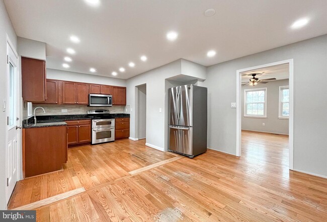 Building Photo - 3225 Viscount Ct