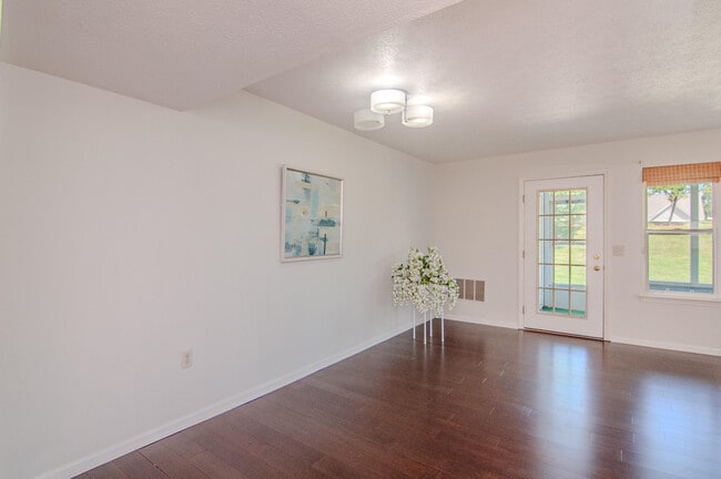 Building Photo - 1704 Weatherstone Dr