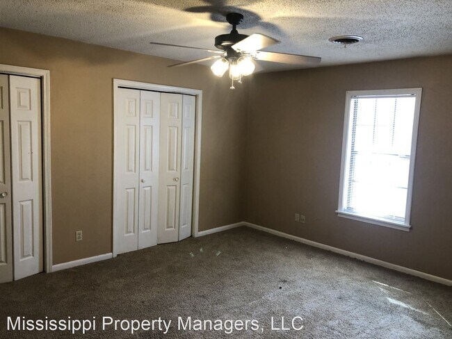Building Photo - 2 br, 1.5 bath House - 1803 Holmes St