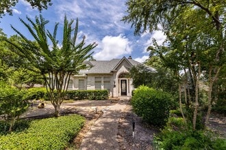 Building Photo - 10 Acorn Cluster Ct