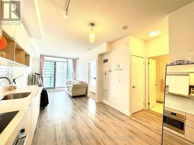 Building Photo - 52 Forest Manor Rd