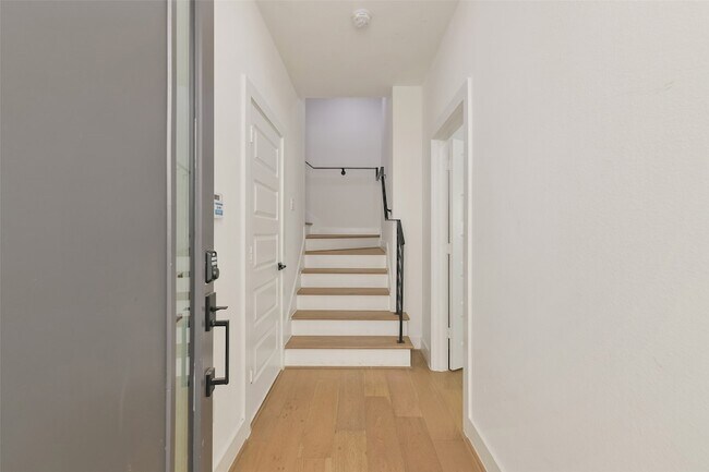 Foto del edificio - 316 Thornton Rd