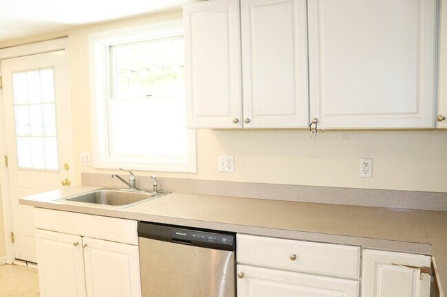 Building Photo - 2222 Washington St