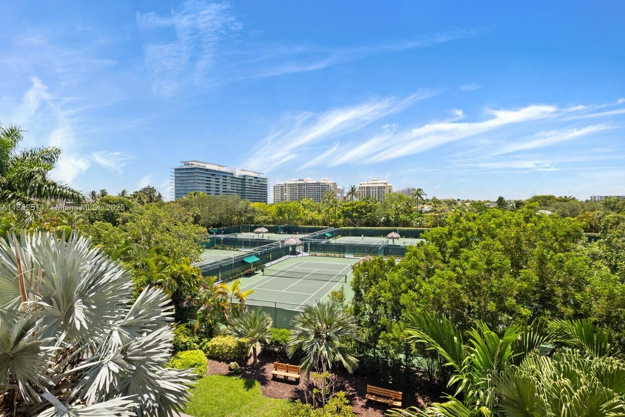 Foto principal - 161 Crandon Blvd