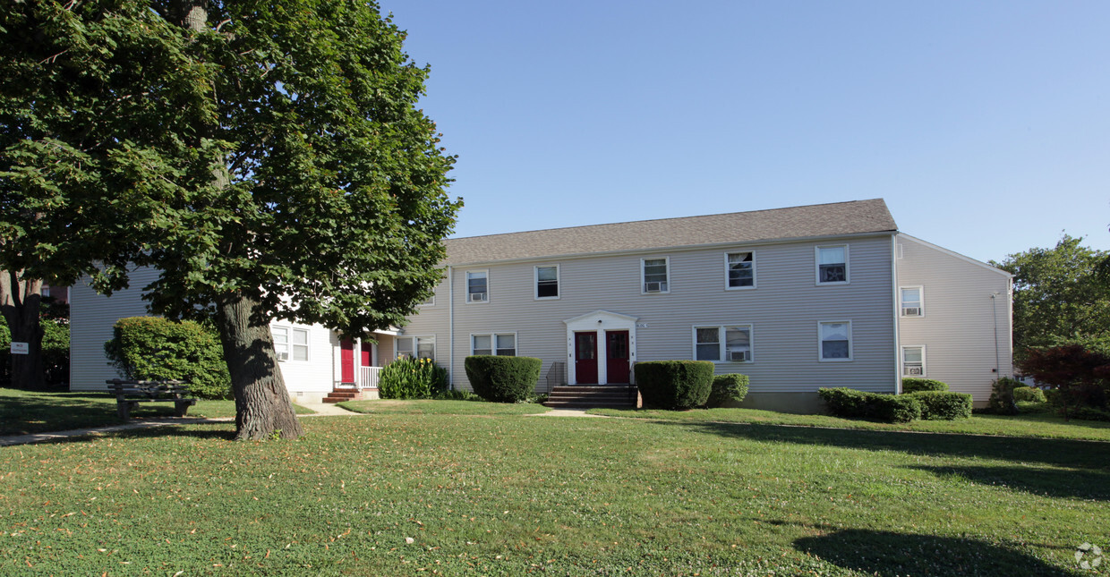 Primary Photo - Ocean Breeze Apartments