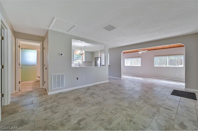 Building Photo - 3348-3350 E Riverside Dr