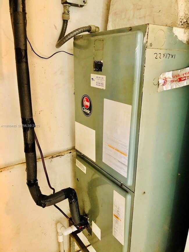 Building Photo - 23 SE 12th St