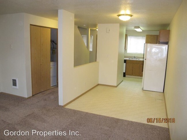 Building Photo - 546 SE 151st Ave