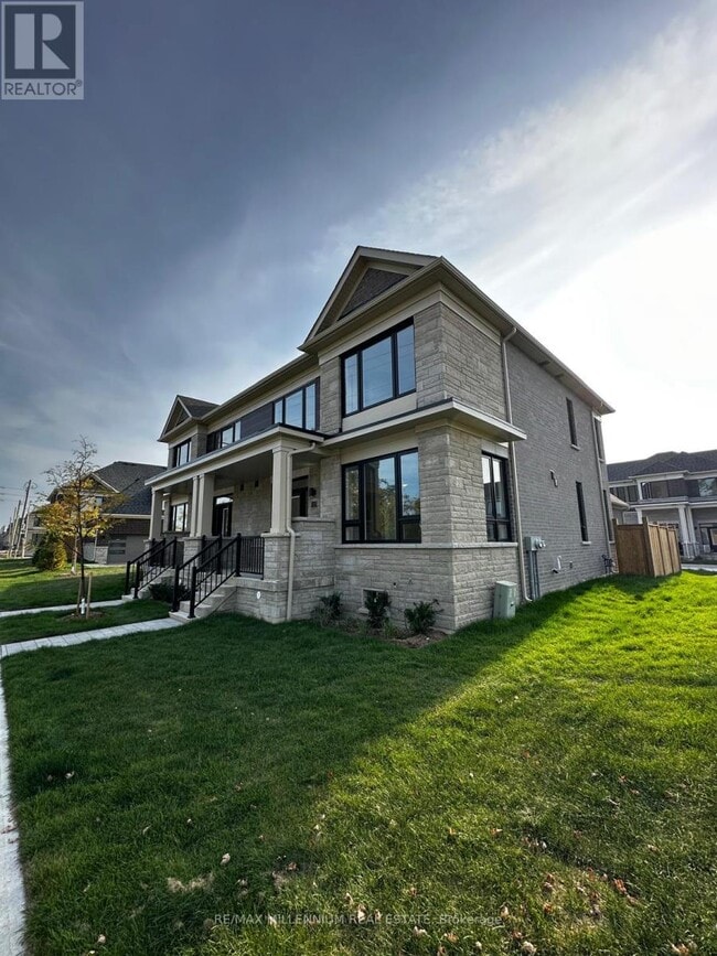 Building Photo - 333 Lindsay St N