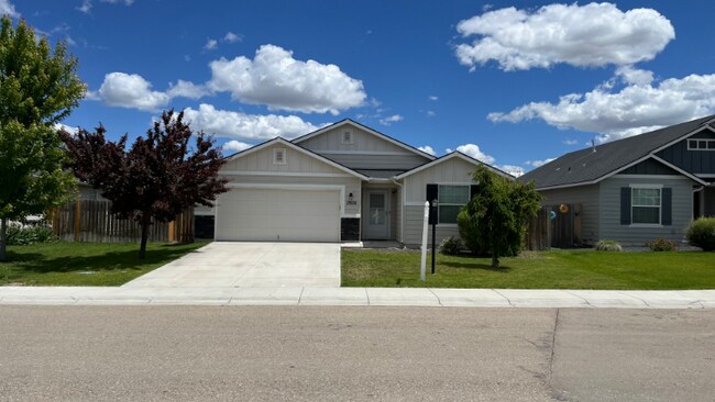 Building Photo - 17606 Mountain Springs Ave