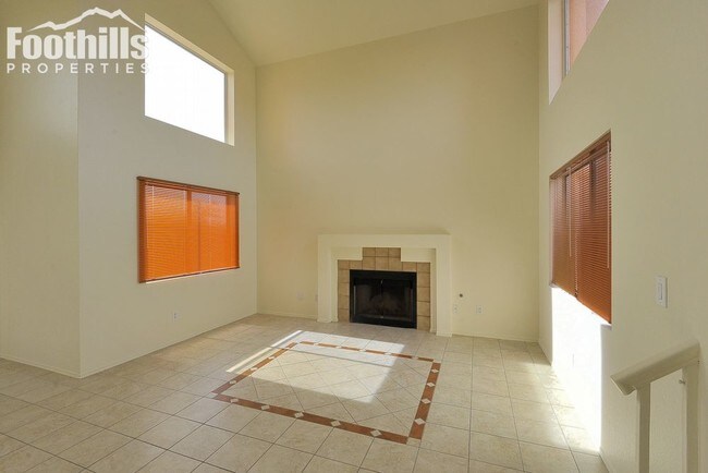 Building Photo - North Ranch, 2-story house with all tile.