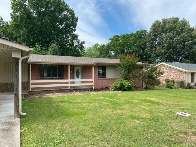 Building Photo - 906 Davison Ave