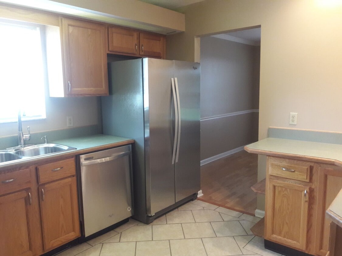Building Photo - 3 Bed 1 Bath Home
