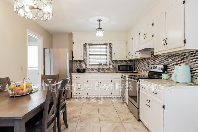 Foto del edificio - 2501 Wood Valley Rd