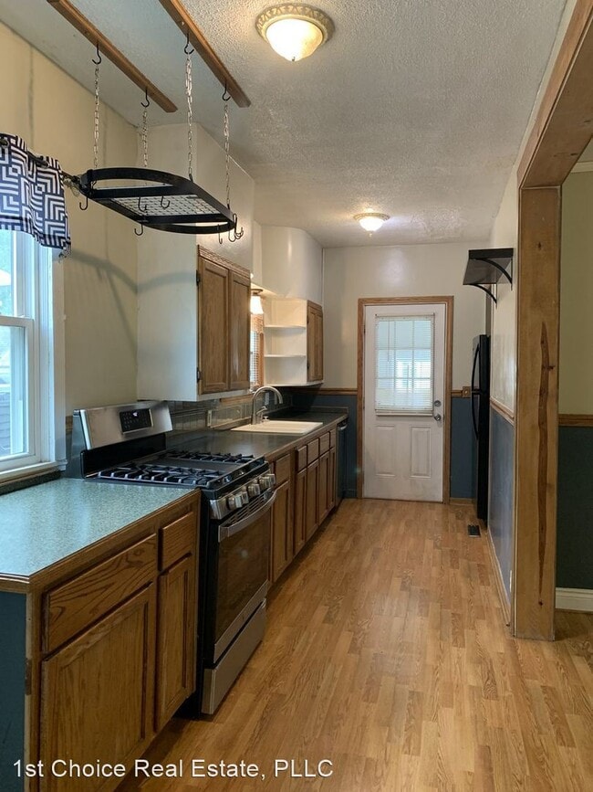 Foto del edificio - 3 br, 2 bath House - 300 Allen St