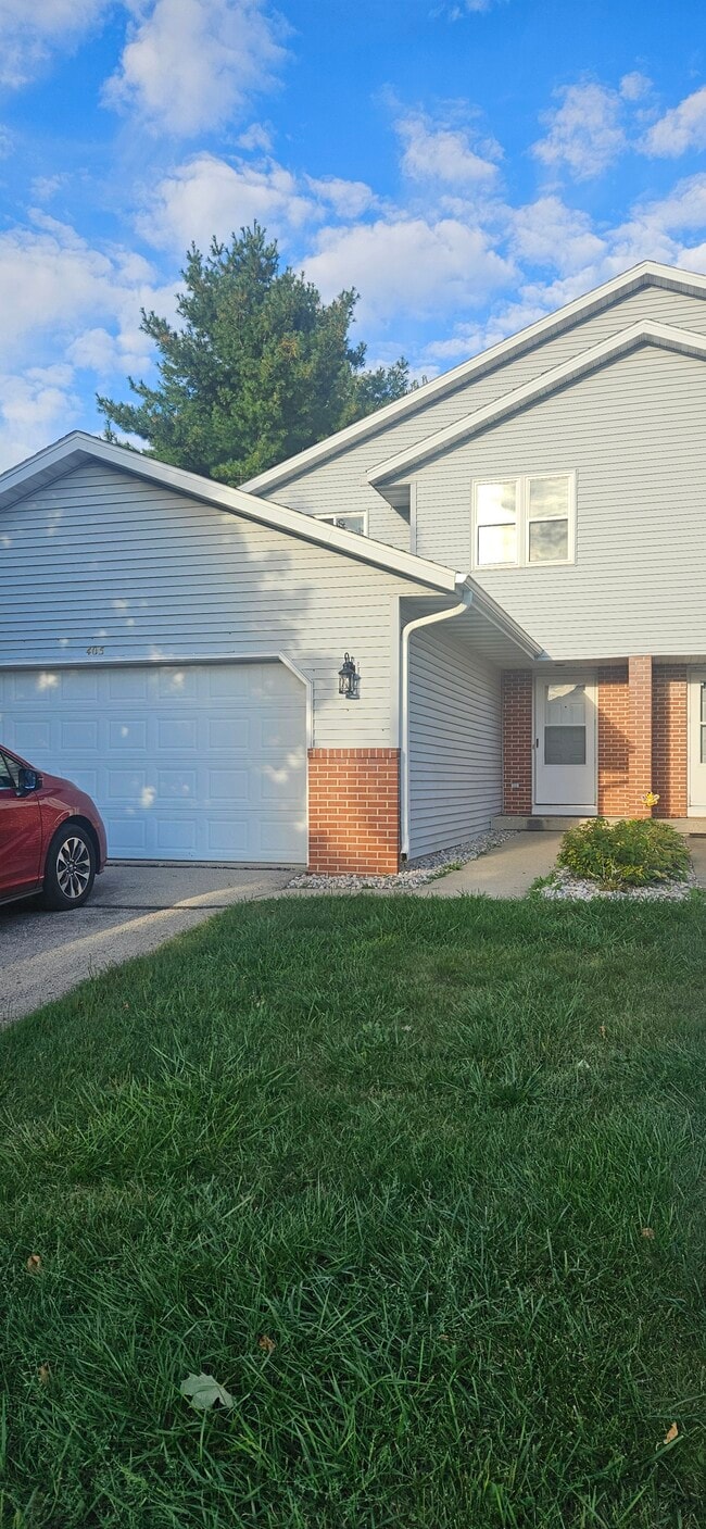 Building Photo - 405 Trail Side Dr