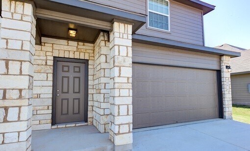 Building Photo - HUGE 2400+ sq ft 4/3.5 in Avery Park.