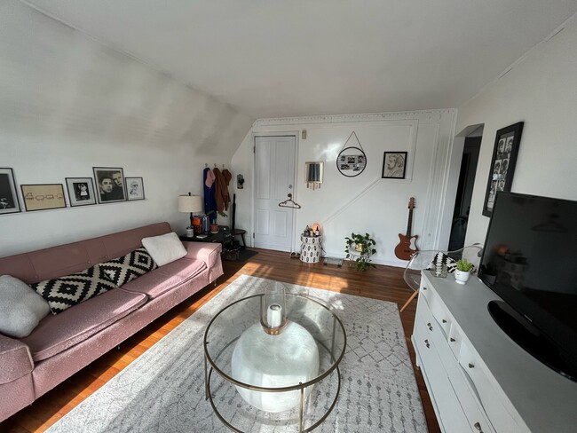 Foto del edificio - 619 Elmwood Ave