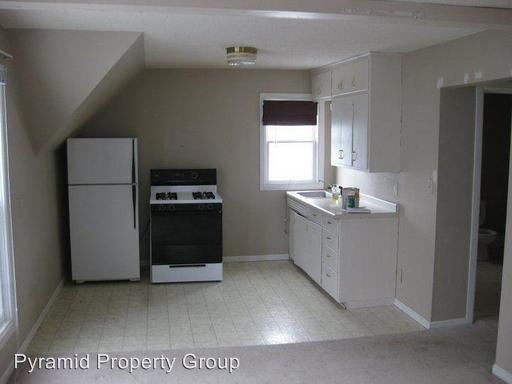 Building Photo - 422 1st St NE