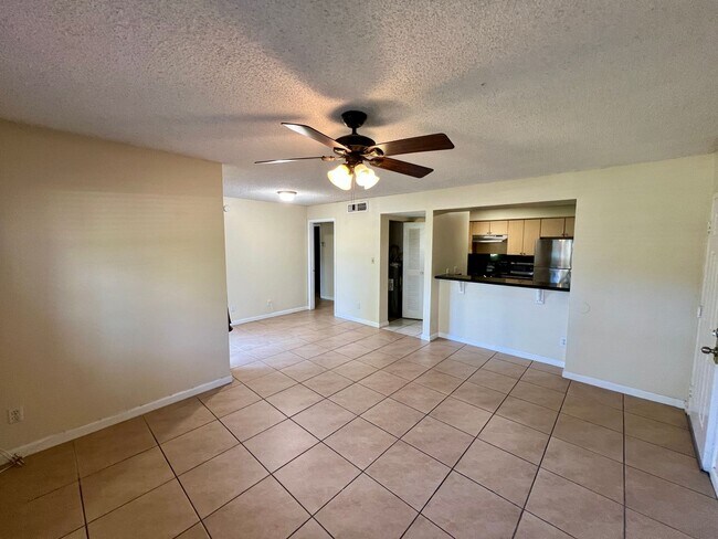 Building Photo - Spacious 1-Bedroom 1-Bathroom Unit in Highly Sought-After Hollywood Parc Condo