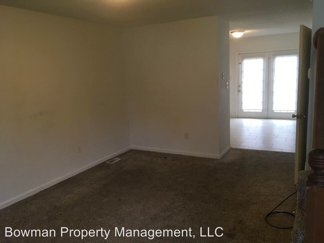 Building Photo - 606-608 Bethpage Rd
