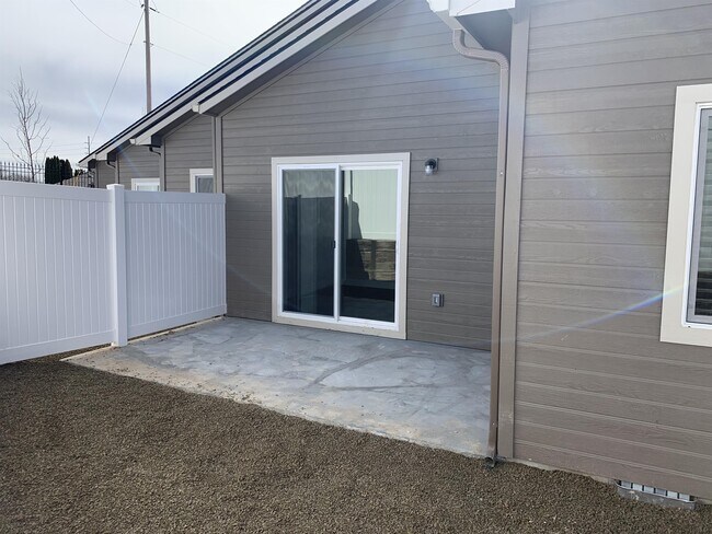Building Photo - 1406 Lark Ct