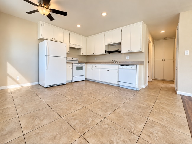 Building Photo - 9906 Buena Vista Dr
