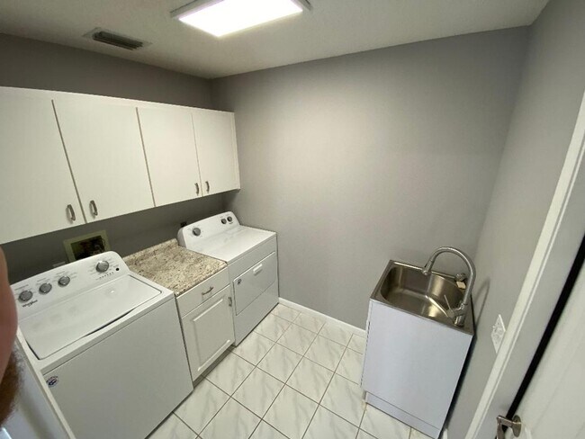 Foto del edificio - Spectacular Fully Furnished Home with Golf...
