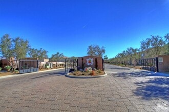 Building Photo - 305 Paseo Gusto