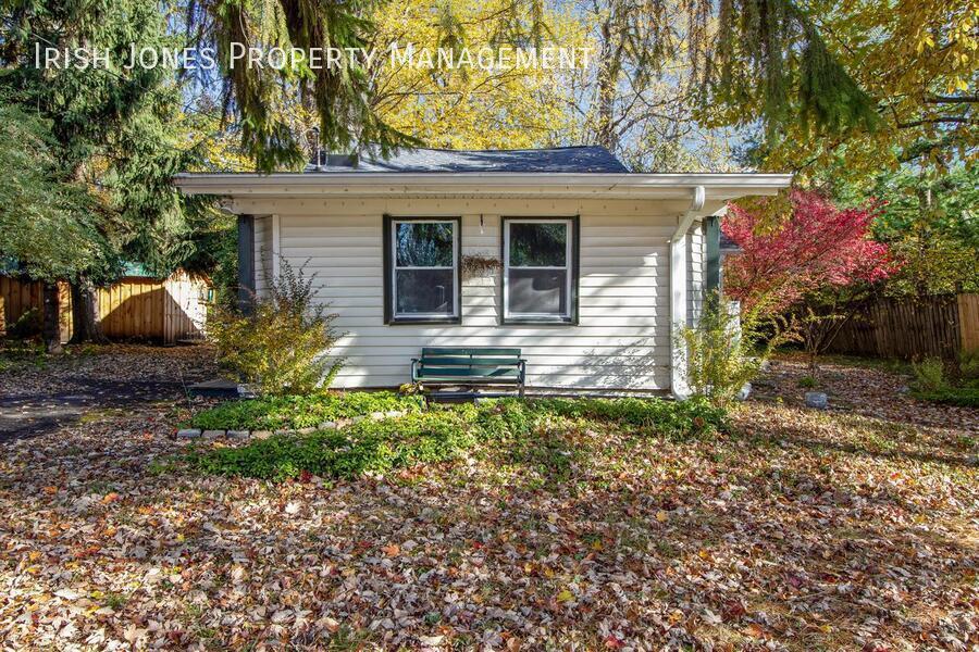 Primary Photo - 5875 Lakeview Terrace