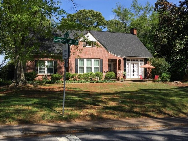 Foto del edificio - 598 Campbell Hill St NW