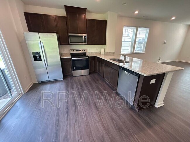 Building Photo - 3051 Spline Cir