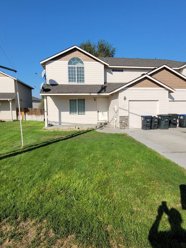 Building Photo - 420 Laguna Dr