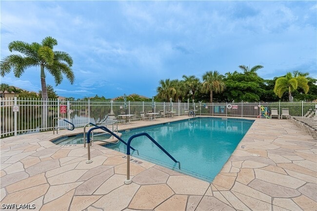 Foto del edificio - 15449 Bellamar Cir