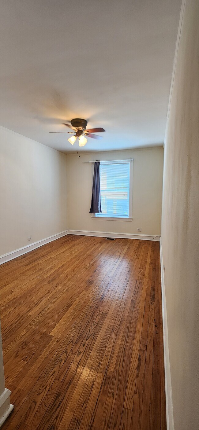 Bedroom - 2051 W North Ave