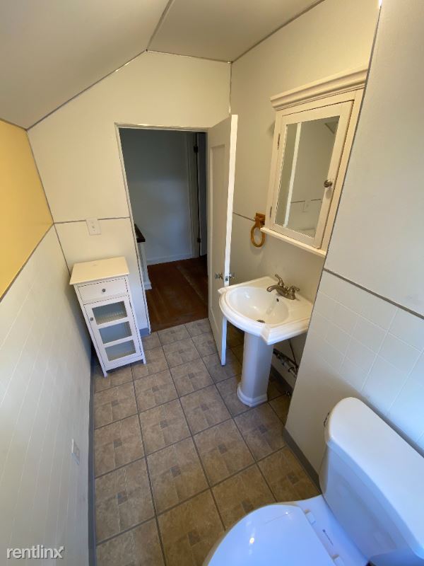 Building Photo - 4 br, 1.5 bath House - 2205 NE 42nd Ave