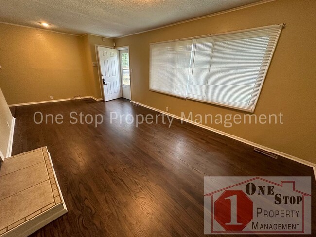 Building Photo - Adorable 3 Bedroom Home in Kansas City!!