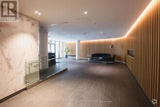 Building Photo - 120 Varna Dr