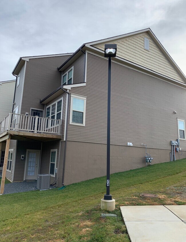 Building Photo - 2 Eagle Ln